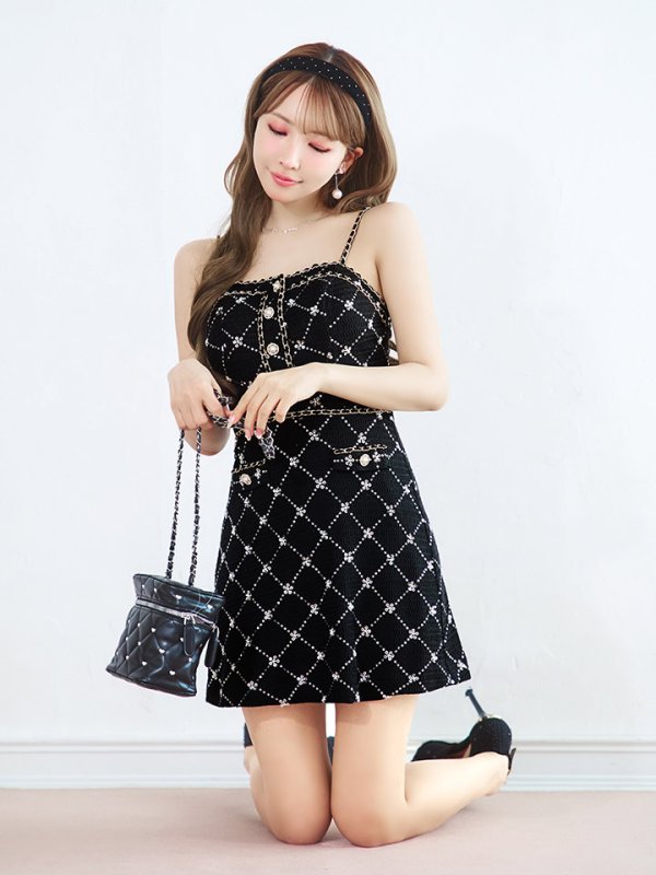 ブラック　モデル：三上悠亜　身長：159cm　着用サイズ：Sサイズ