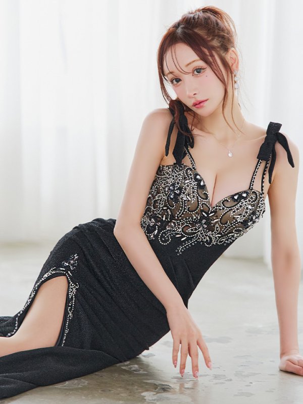 ブラック　モデル：真優川咲　身長：158cm　着用サイズ：Sサイズ