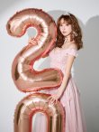ピンクベージュ モデル：三上悠亜　身長：159cm　着用サイズ：Sサイズ