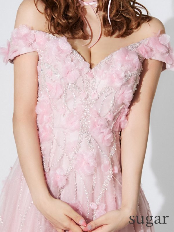 ピンクベージュ モデル:三上悠亜 身長:159cm 着用サイズ:Sサイズ