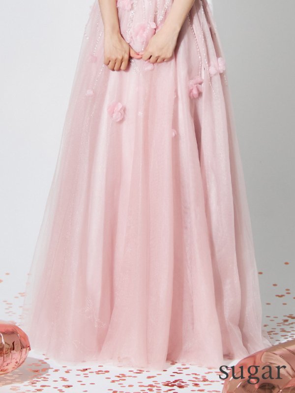 ピンクベージュ モデル:三上悠亜 身長:159cm 着用サイズ:Sサイズ