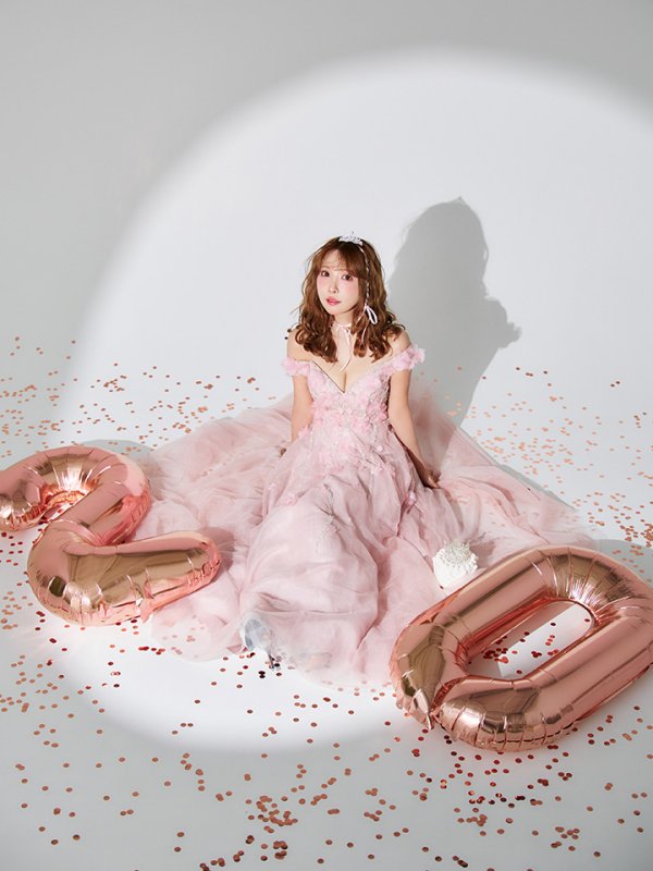 ピンクベージュ モデル:三上悠亜 身長:159cm 着用サイズ:Sサイズ