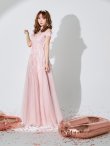ピンクベージュ モデル：三上悠亜　身長：159cm　着用サイズ：Sサイズ