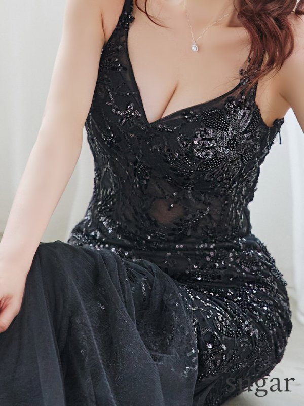 ブラック　モデル：真優川咲　身長：158cm　着用サイズ：Mサイズ