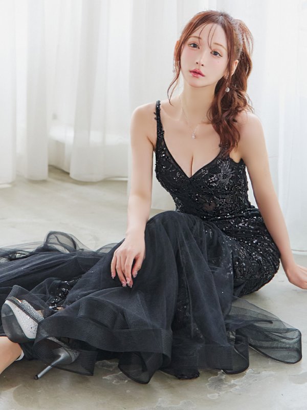 ブラック　モデル：真優川咲　身長：158cm　着用サイズ：Mサイズ