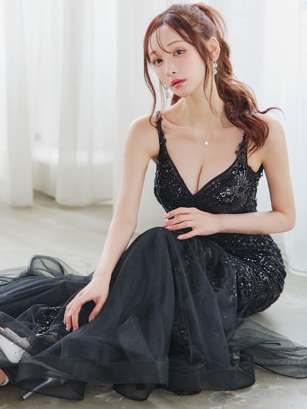 ブラック　モデル：真優川咲　身長：158cm　着用サイズ：Mサイズ