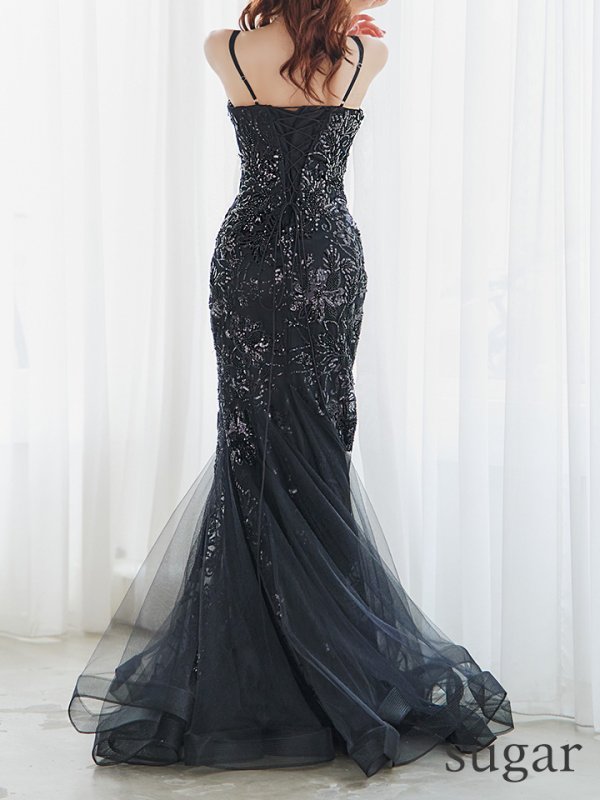 ブラック　モデル：真優川咲　身長：158cm　着用サイズ：Mサイズ