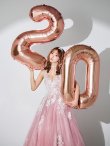 ピンクベージュ モデル：三上悠亜　身長：159cm　着用サイズ：Sサイズ