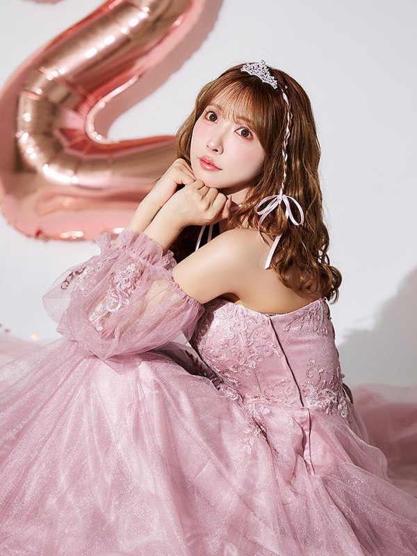 ピンクベージュ モデル:三上悠亜 身長:159cm 着用サイズ:Sサイズ