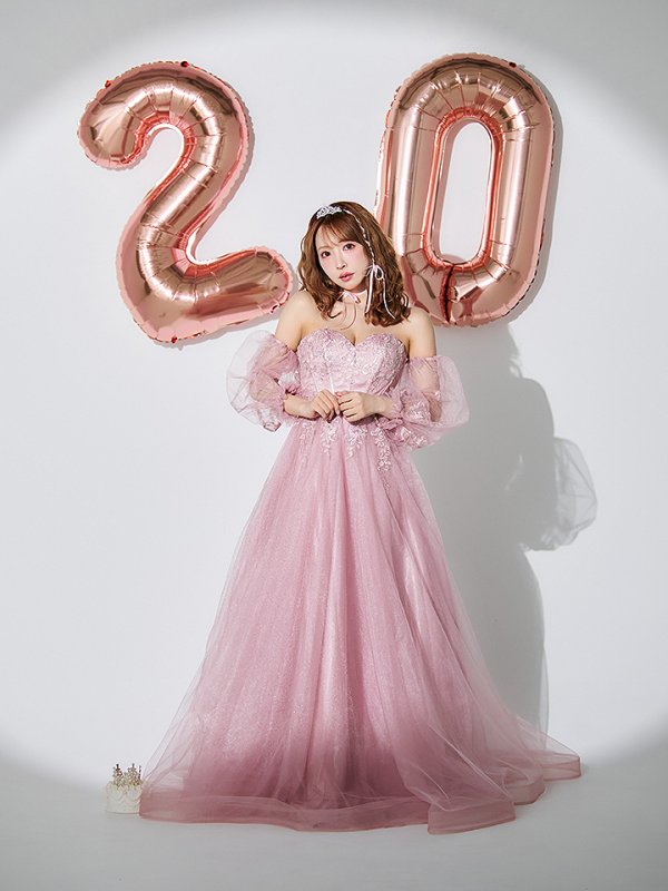 ピンクベージュ モデル:三上悠亜 身長:159cm 着用サイズ:Sサイズ