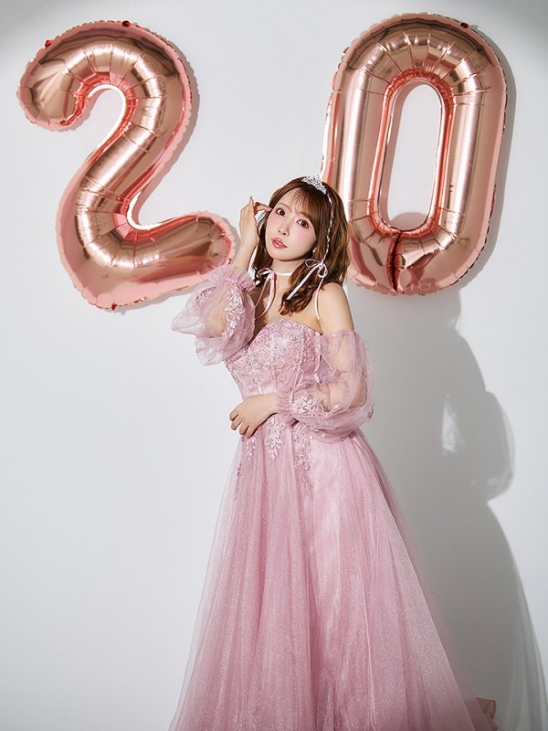 ピンクベージュ モデル:三上悠亜 身長:159cm 着用サイズ:Sサイズ