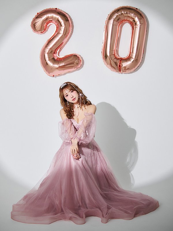 ピンクベージュ モデル:三上悠亜 身長:159cm 着用サイズ:Sサイズ