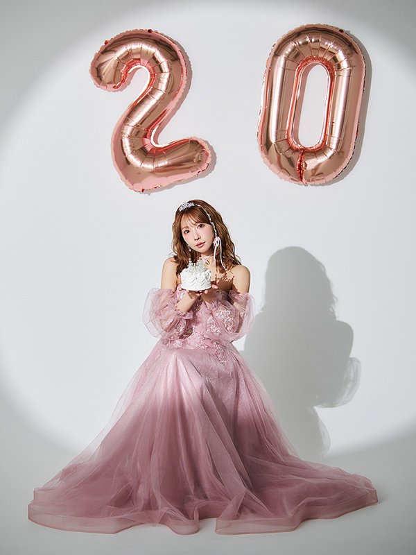 ピンクベージュ モデル:三上悠亜 身長:159cm 着用サイズ:Sサイズ