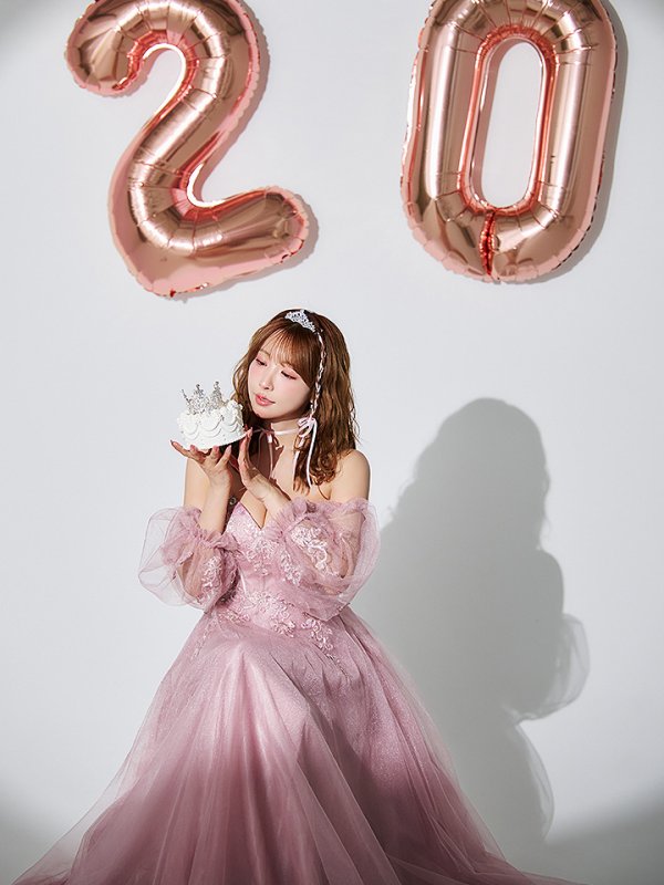 ピンクベージュ モデル:三上悠亜 身長:159cm 着用サイズ:Sサイズ