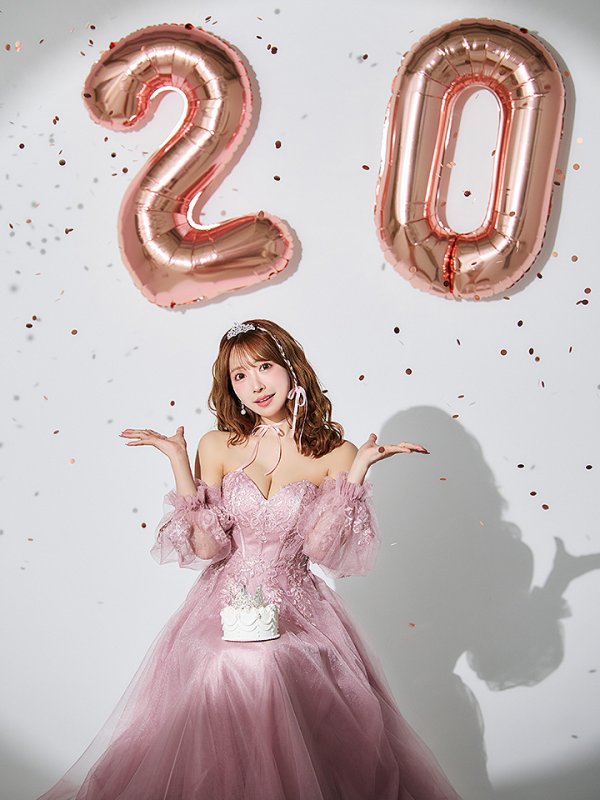 ピンクベージュ モデル:三上悠亜 身長:159cm 着用サイズ:Sサイズ