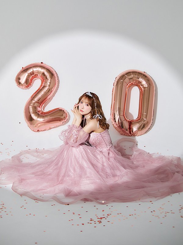 ピンクベージュ モデル:三上悠亜 身長:159cm 着用サイズ:Sサイズ