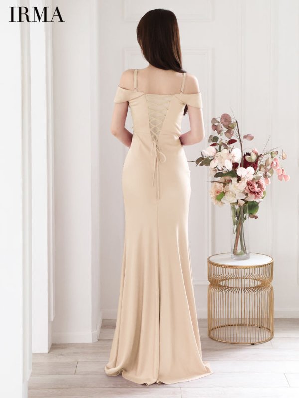 シャンパン　モデル：まおちゃる　身長：158cm　着用サイズ：Mサイズ