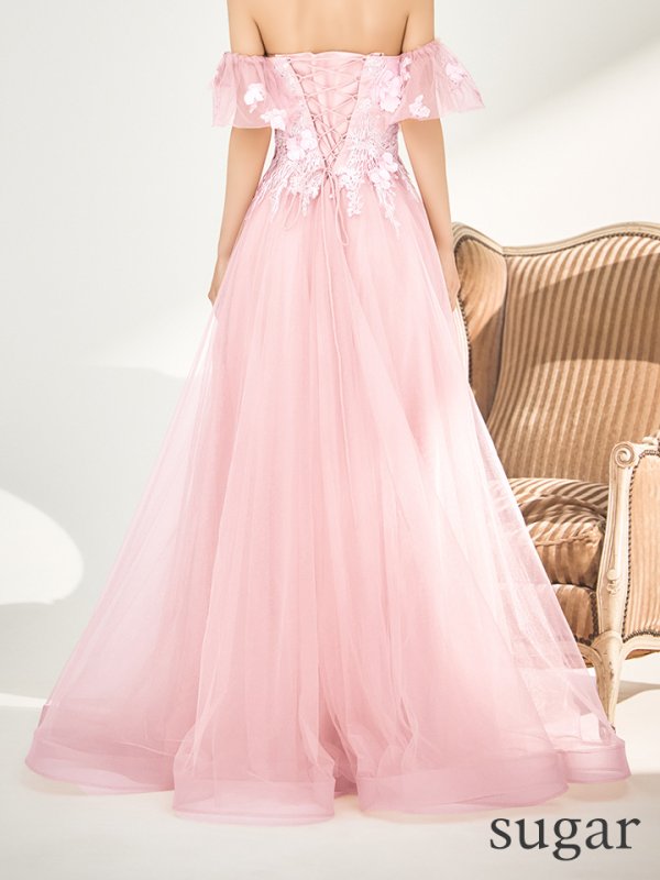 ピンクベージュ モデル:まりん 身長:164cm 着用サイズ:Sサイズ