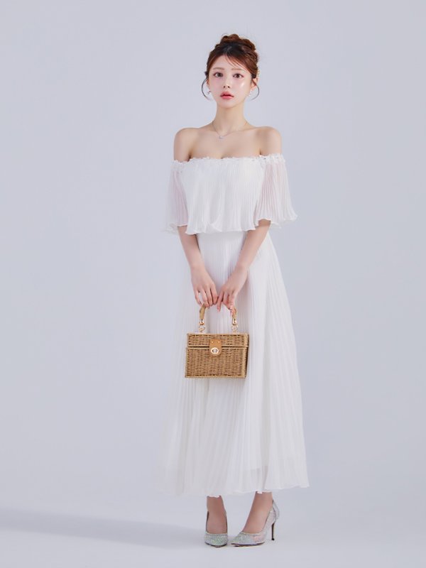 ホワイト モデル：ももか　身長：156cm　着用サイズ：Sサイズ