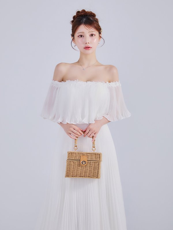 ホワイト モデル：ももか　身長：156cm　着用サイズ：Sサイズ