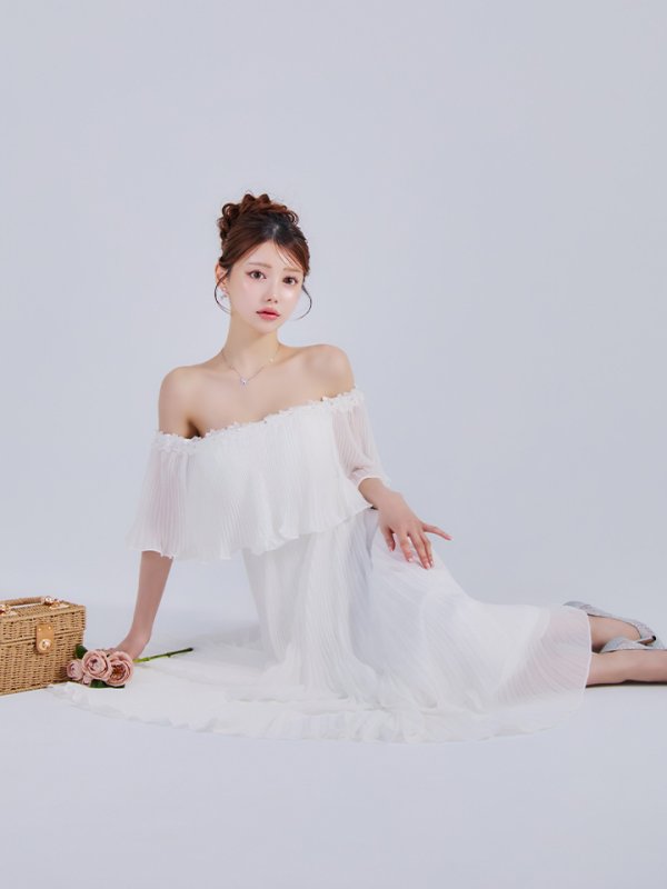 ホワイト モデル：ももか　身長：156cm　着用サイズ：Sサイズ