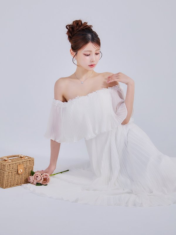 ホワイト モデル：ももか　身長：156cm　着用サイズ：Sサイズ