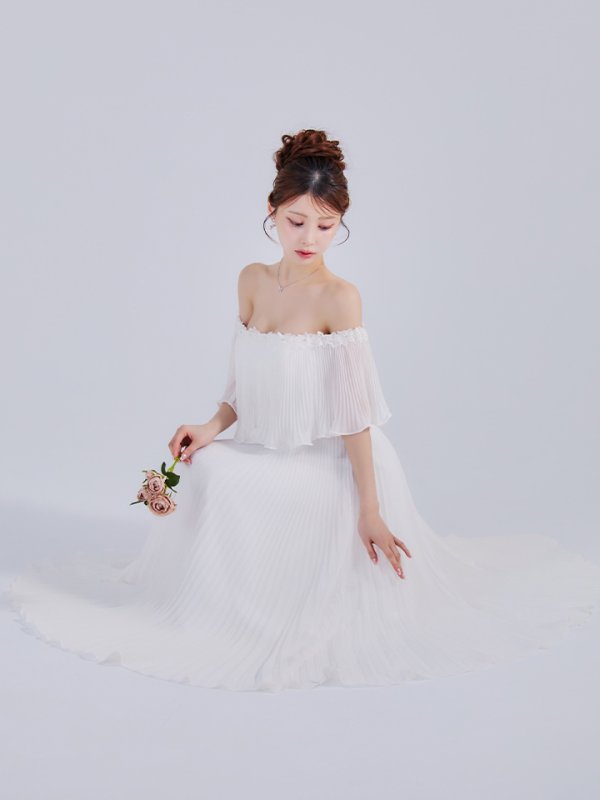 ホワイト モデル：ももか　身長：156cm　着用サイズ：Sサイズ