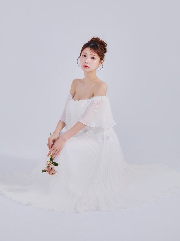 ホワイト モデル：ももか　身長：156cm　着用サイズ：Sサイズ