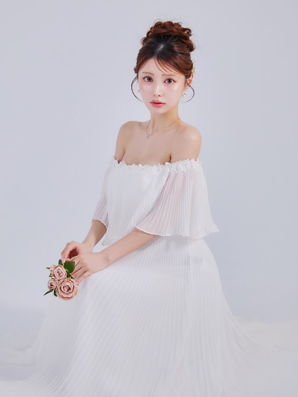 ホワイト モデル：ももか　身長：156cm　着用サイズ：Sサイズ