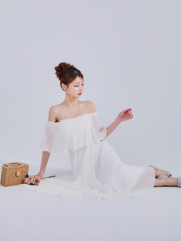 ホワイト モデル：ももか　身長：156cm　着用サイズ：Sサイズ