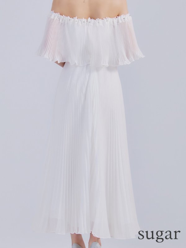 ホワイト モデル：ももか　身長：156cm　着用サイズ：Sサイズ