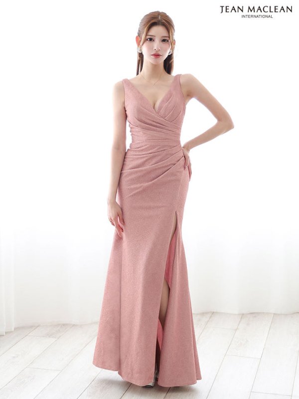 ピンクベージュ モデル：あみ　身長：163cm　着用サイズ：Sサイズ