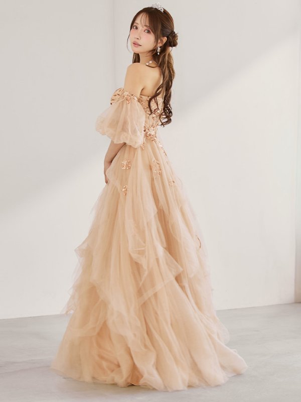 シャンパンゴールド　モデル：三上悠亜　身長：159cm　着用サイズ：Sサイズ