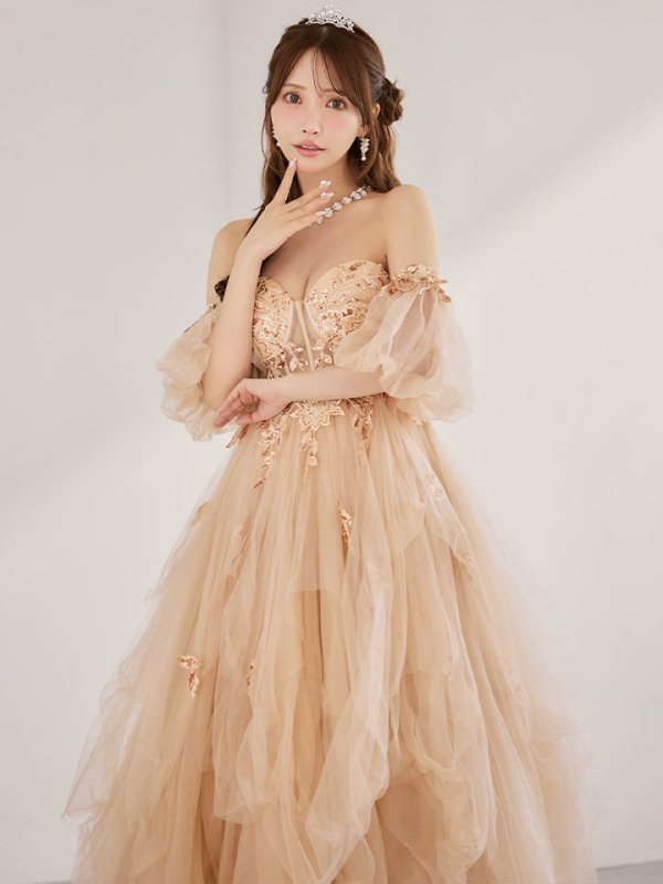 シャンパンゴールド　モデル：三上悠亜　身長：159cm　着用サイズ：Sサイズ