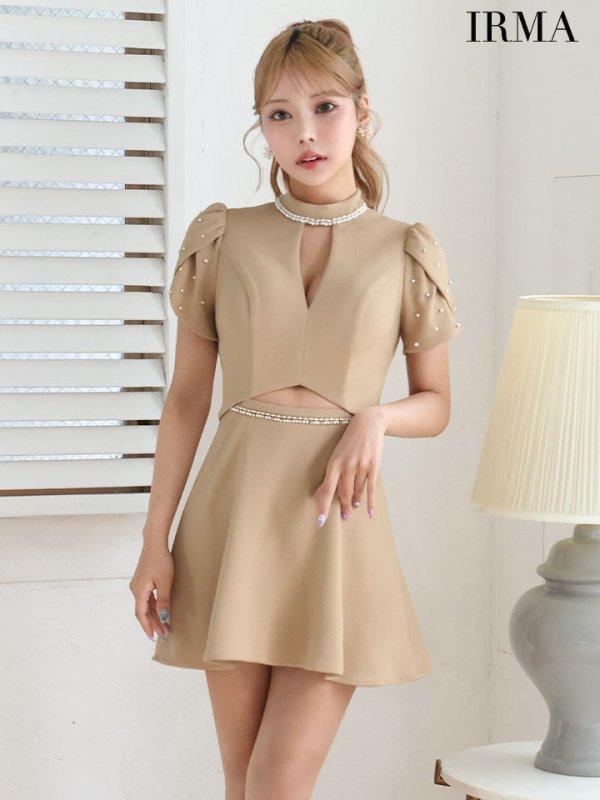 ベージュ モデル：如月れい　身長：156cm　着用サイズ：Sサイズ