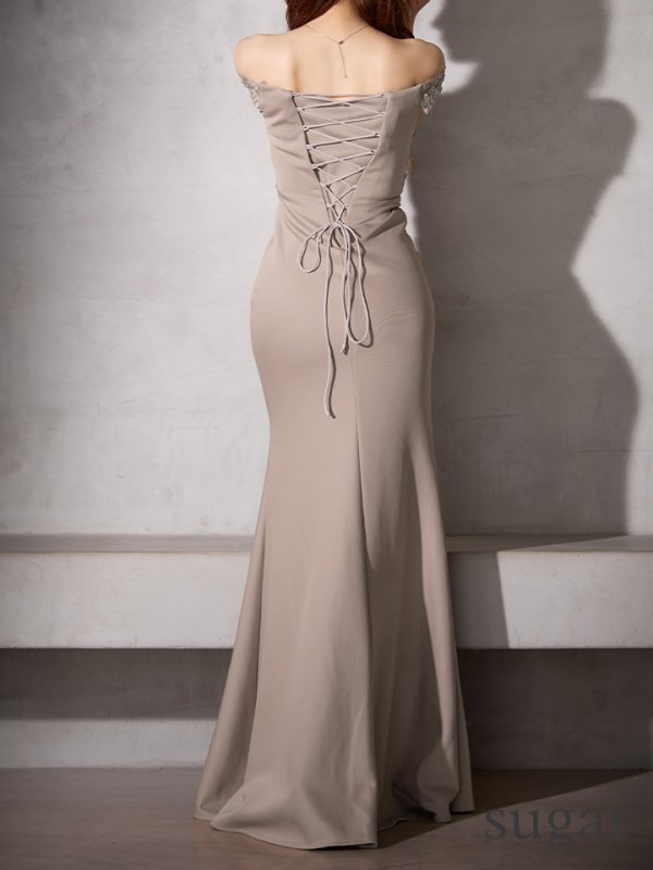 グレイッシュモーヴ モデル：真優川咲　身長：158cm　着用サイズ：Sサイズ