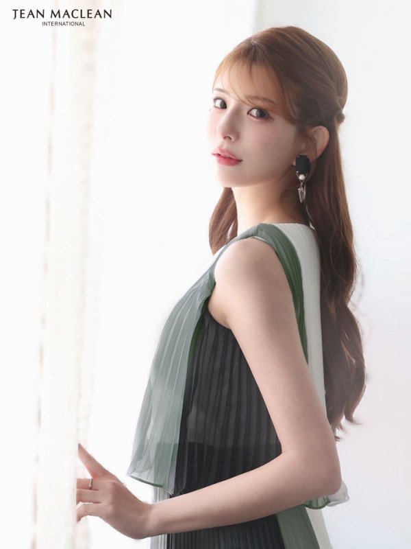 ホワイトｘブラック　モデル：あみ　身長：163cm　着用サイズ：Sサイズ