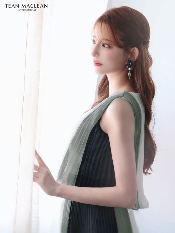 ホワイトｘブラック　モデル：あみ　身長：163cm　着用サイズ：Sサイズ