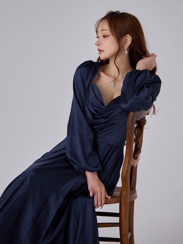 ネイビー　モデル：真優川咲　身長：158cm:Sサイズ