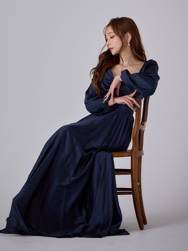 ネイビー　モデル：真優川咲　身長：158cm:Sサイズ