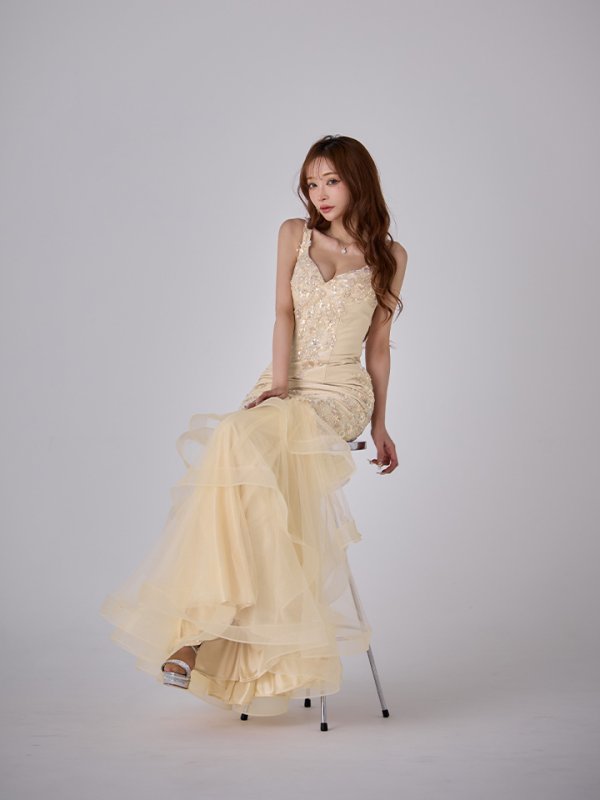 シャンパン　モデル：真優川咲　身長：158cm:Sサイズ