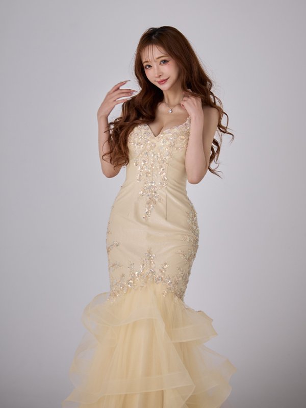 シャンパン　モデル：真優川咲　身長：158cm:Sサイズ