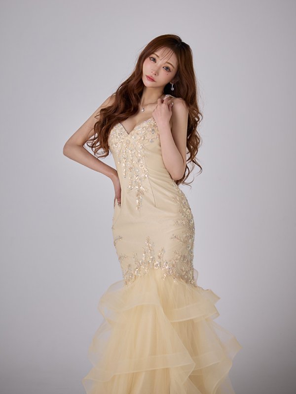 シャンパン　モデル：真優川咲　身長：158cm:Sサイズ