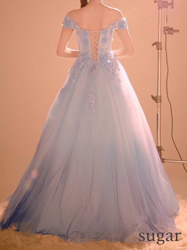 ライトブルー×ネイビー モデル:明日花キララ 身長:160cm 着用サイズ:Mサイズ