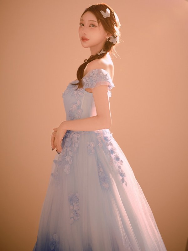 ライトブルー×ネイビー モデル:明日花キララ 身長:160cm 着用サイズ:Mサイズ