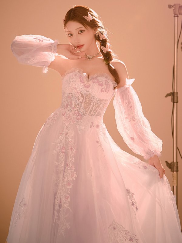 ピンク モデル:明日花キララ 身長:162cm 着用サイズ:Sサイズ