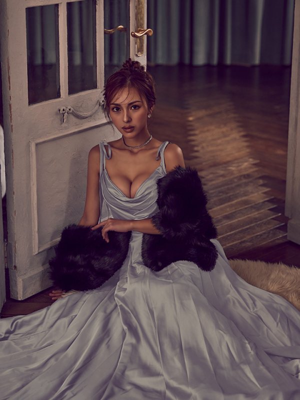 グレー　モデル：カレン　身長：165cm　着用サイズ：Sサイズ