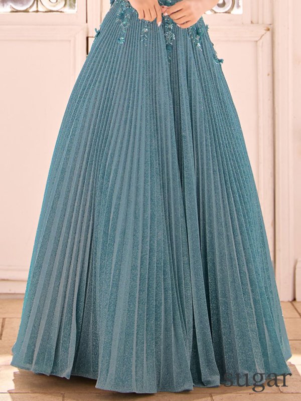 ティールグリーン モデル：三上悠亜　身長：159cm　着用サイズ：Sサイズ