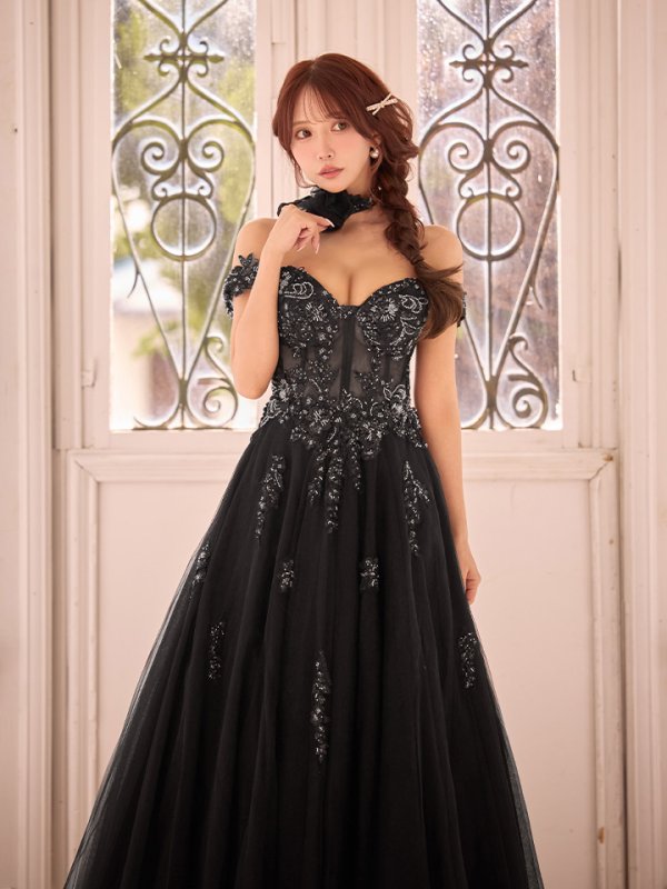 ブラック　モデル：三上悠亜　身長：159cm　着用サイズ：Sサイズ