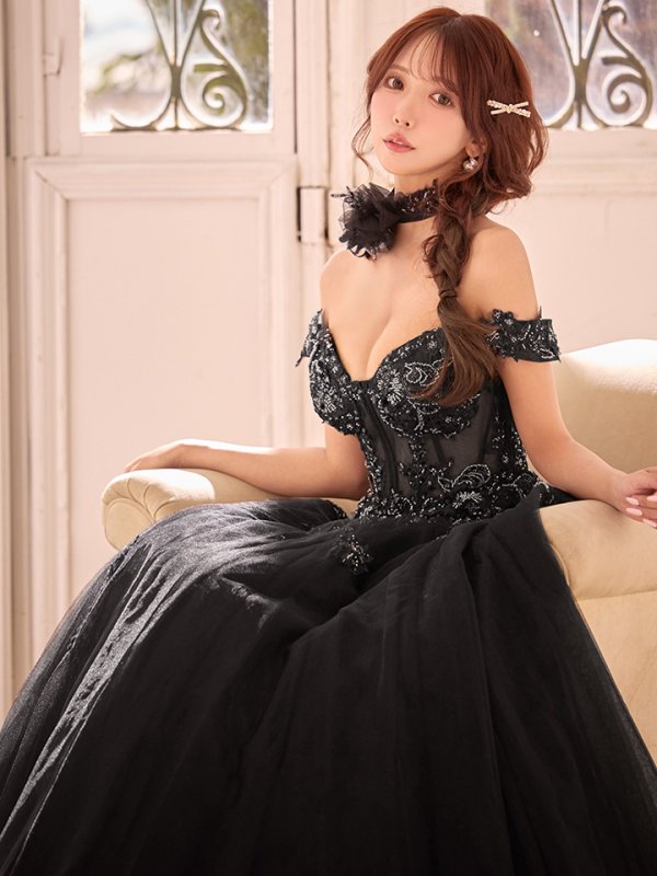 ブラック　モデル：三上悠亜　身長：159cm　着用サイズ：Sサイズ